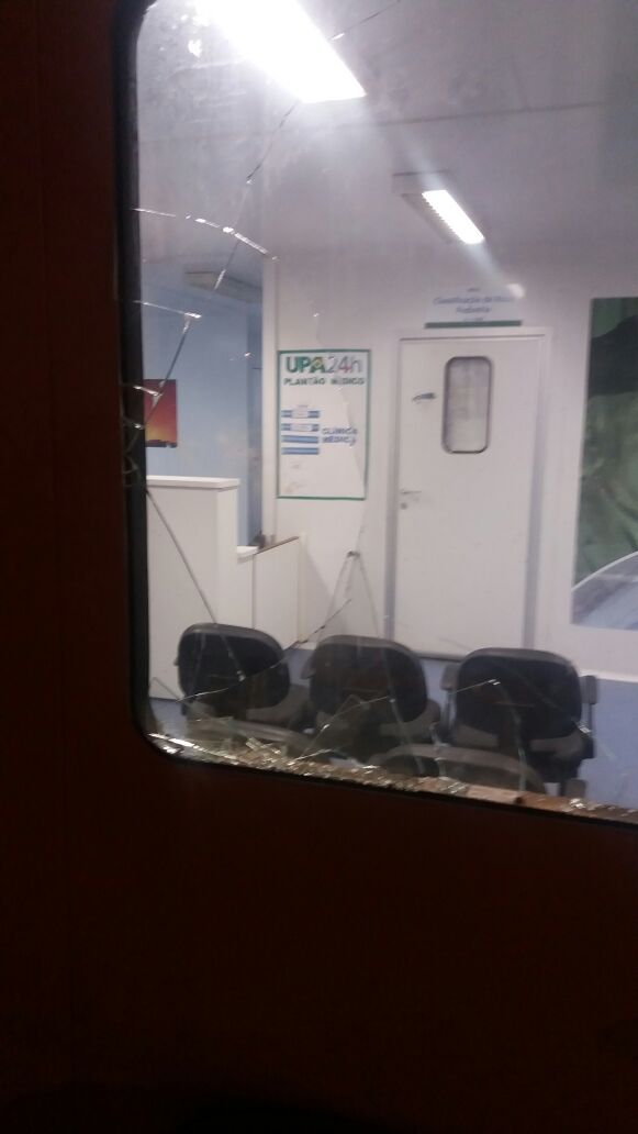 Insegurança: vidraça quebrada por paciente na UPA do Recanto